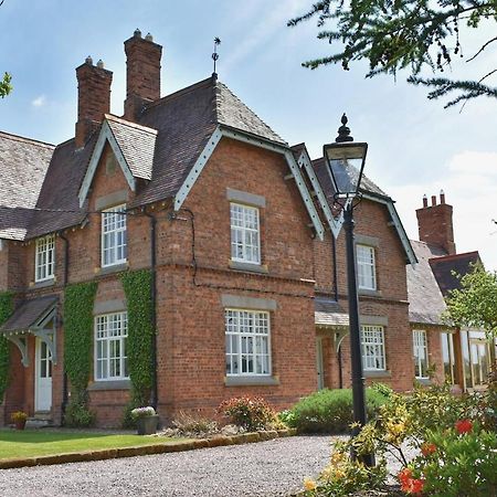 New Hall Farm Ellesmere Port Exterior foto