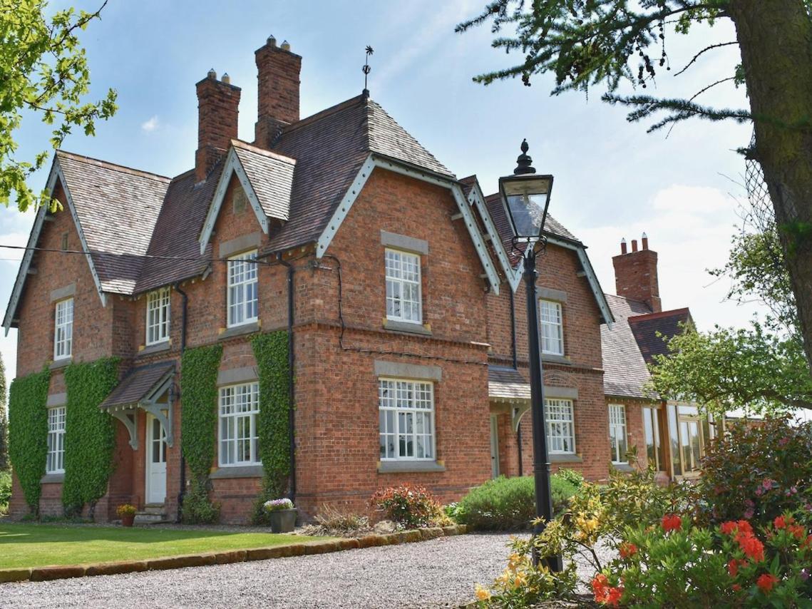New Hall Farm Ellesmere Port Exterior foto