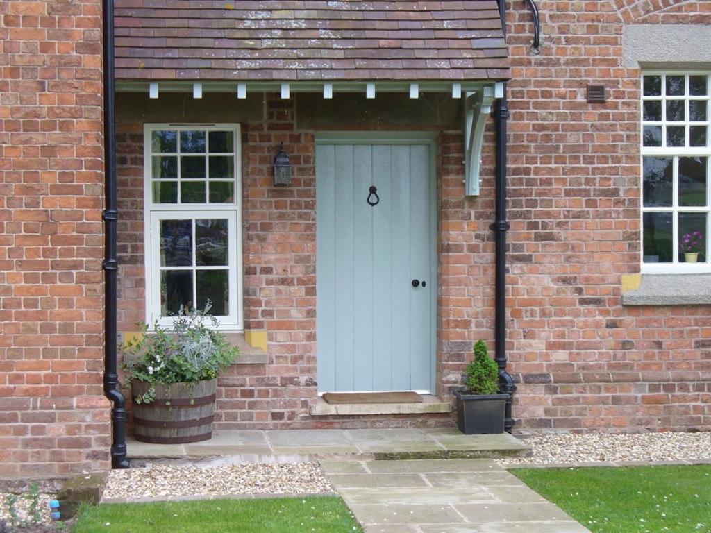 New Hall Farm Ellesmere Port Exterior foto