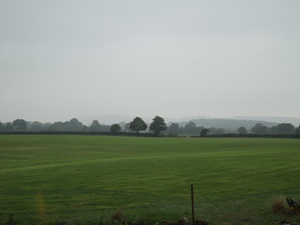 New Hall Farm Ellesmere Port Exterior foto